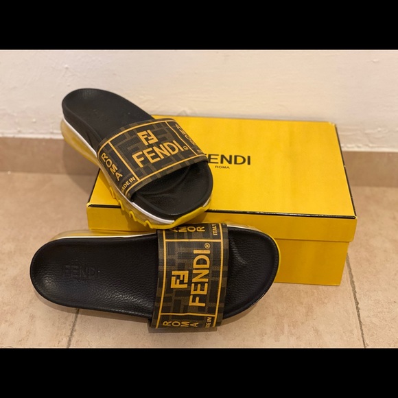 Fendi flip flops excellent condition size